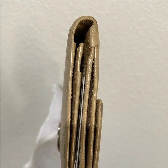 Chanel Caviar CC Coco Button Continental Wallet - Picture 7 of 16